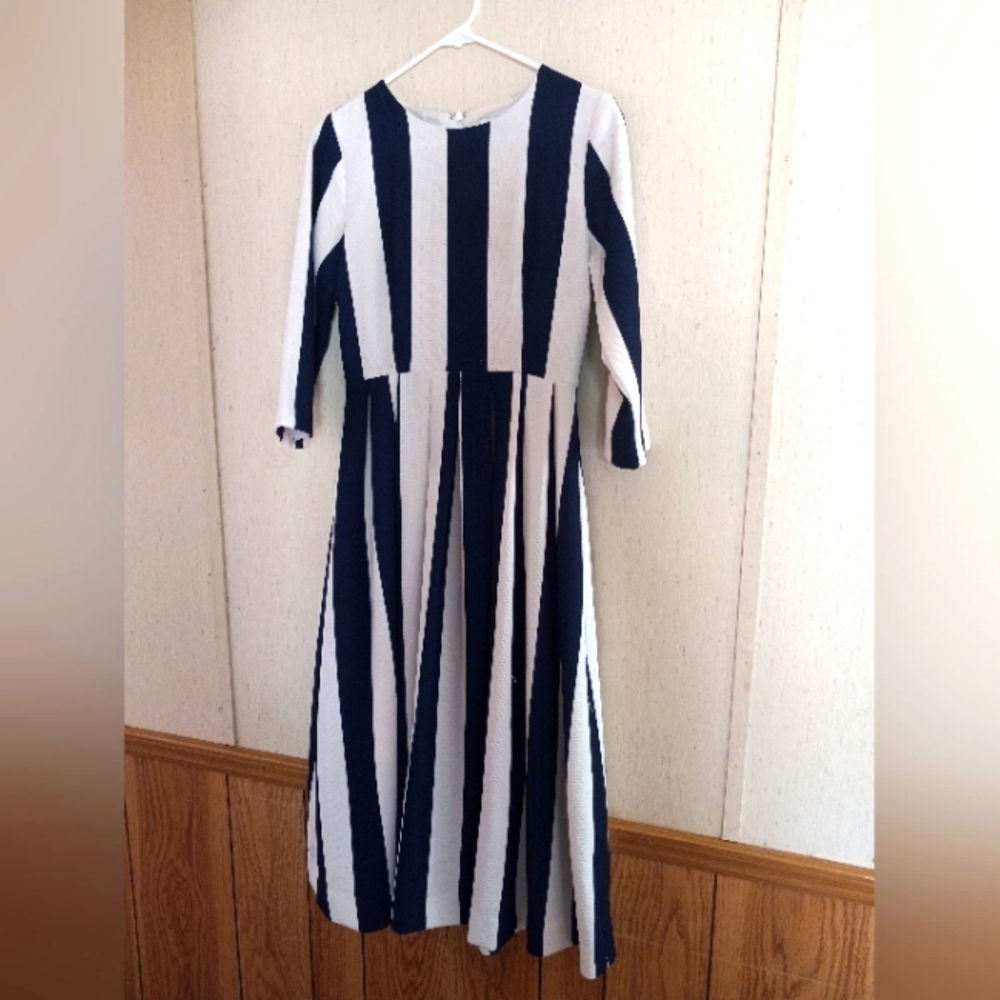 Dainty Jewels Black and White Striped Dress Size Small